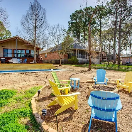 Cedar Creek Lakefront Vacation Rental With Pool